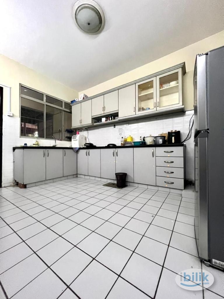 ⚡️Middle Room For Rent At Bandar Utama Petaling Jaya⚡️ 🏪Nearby Amenities: 🤨Bandar Utama Centre point 🥳 Grocer Stores 😎Sh - Image 2