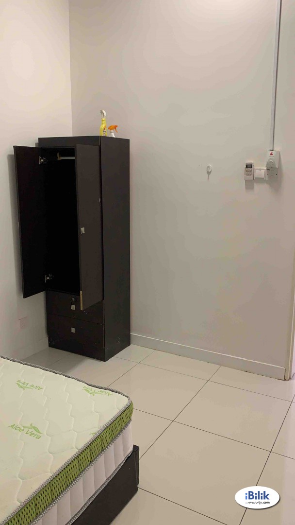 Middle Room at Skypod, Bandar Puchong Jaya - Image 1