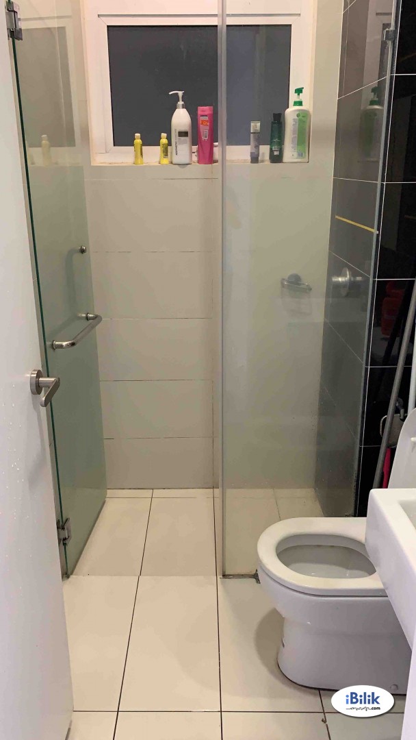 Middle Room at Skypod, Bandar Puchong Jaya - Image 4
