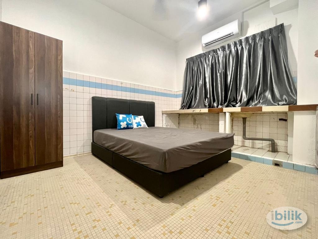⭐[ Super Low DEPOSIT ]📌Spacious Comfy Middle Room at CIQ, Johor Bahru ( Nearby CIQ Custom ) - Image 4