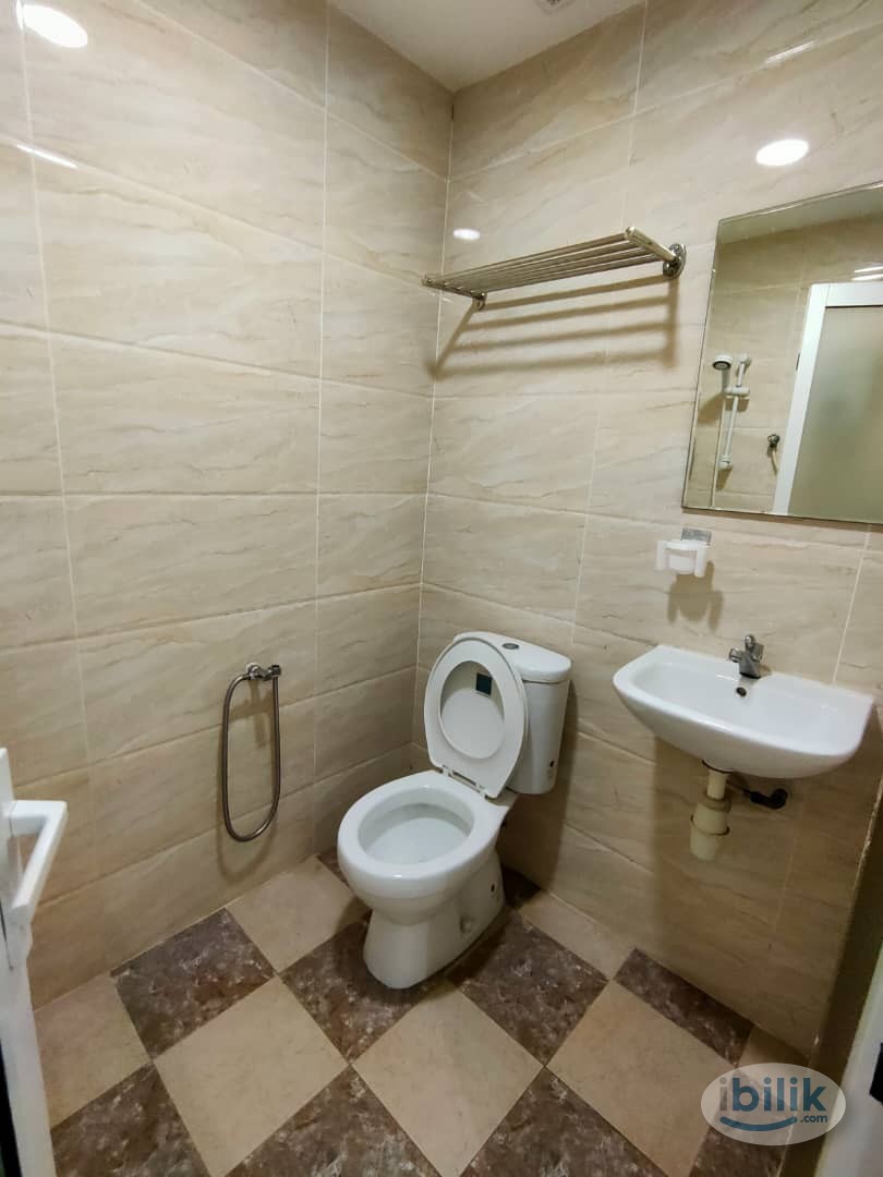 Ramadan Promo 🕌 Works at Sunway Medical Centre❓ Room Rent + Private Toilet @ Bandar Sunway - Image 2