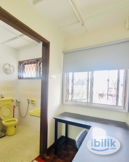 Master Bedroom Walking Distance To LRT Station To Rent At Taman Megah Kelana Jaya - Image 2