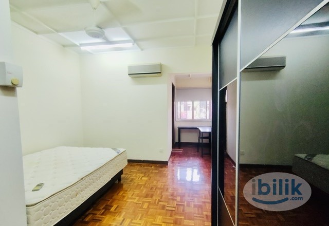 Master Bedroom Walking Distance To LRT Station To Rent At Taman Megah Kelana Jaya - Image 3