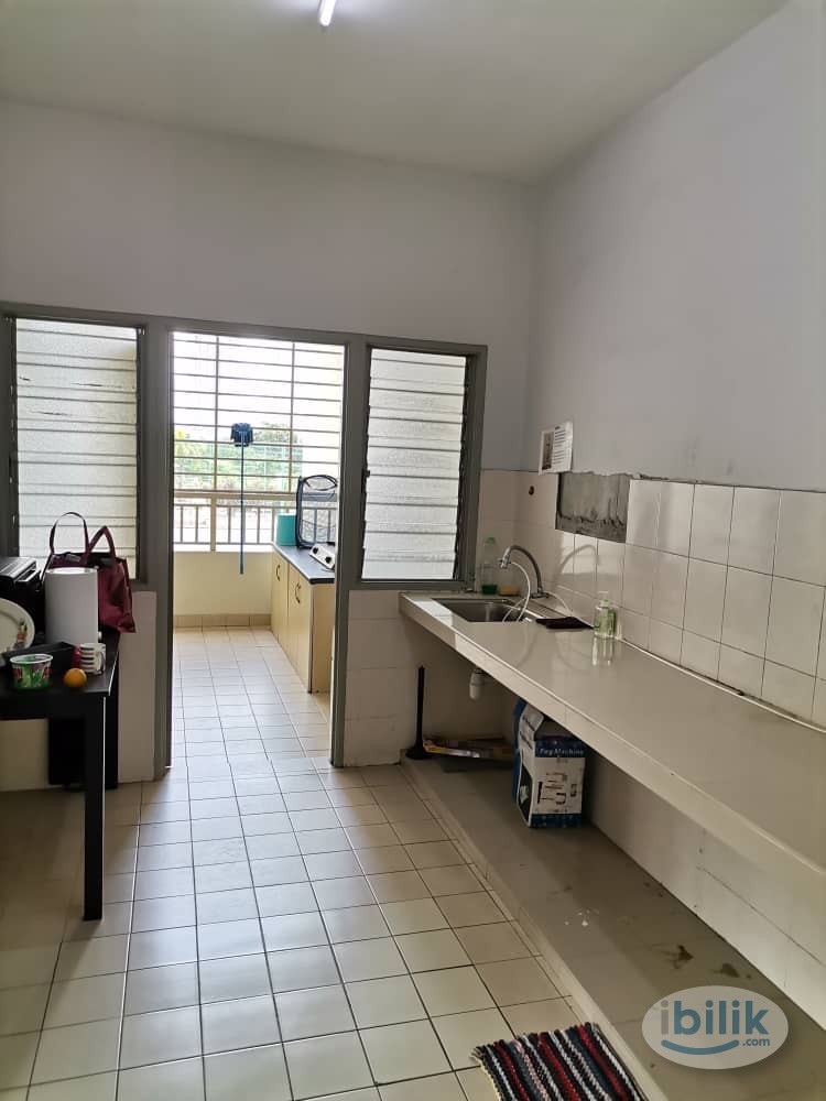 Medium Room at SuriaMas, Bandar Sunway, Private Toilet ( Selling Fast !!!) - Image 3