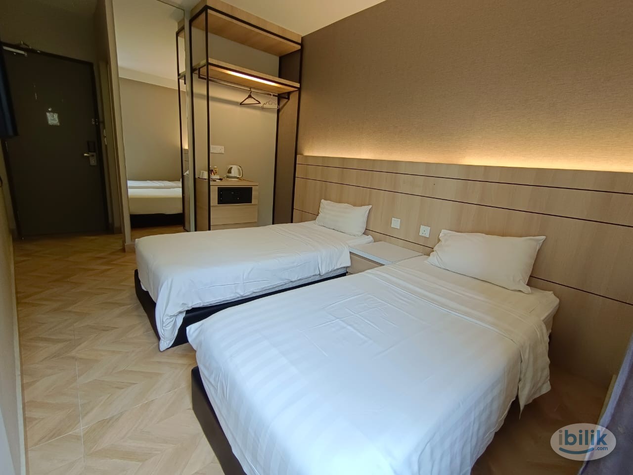 Middle Room with private bathroom at Jalan Genting Klang, Setapak - Image 2