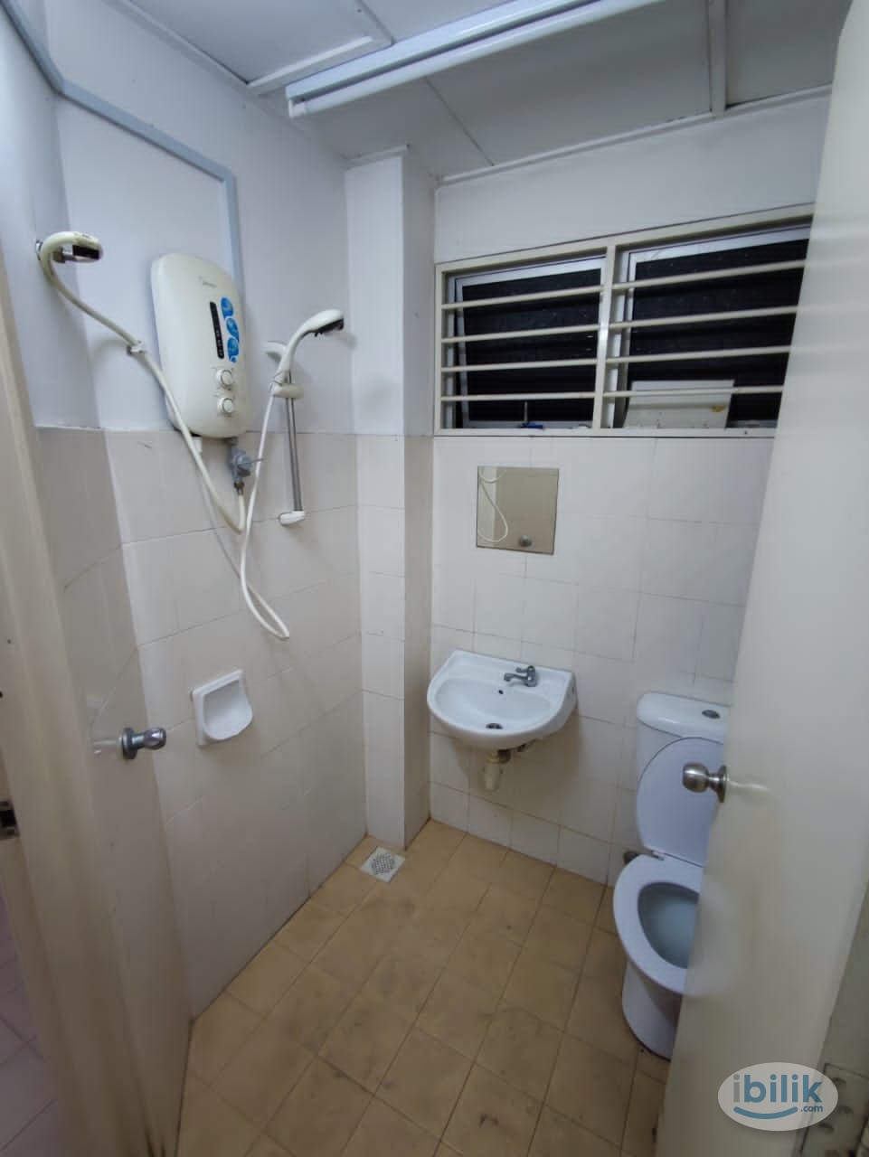 Middle Room at Kota Damansara, Petaling Jaya - Image 2