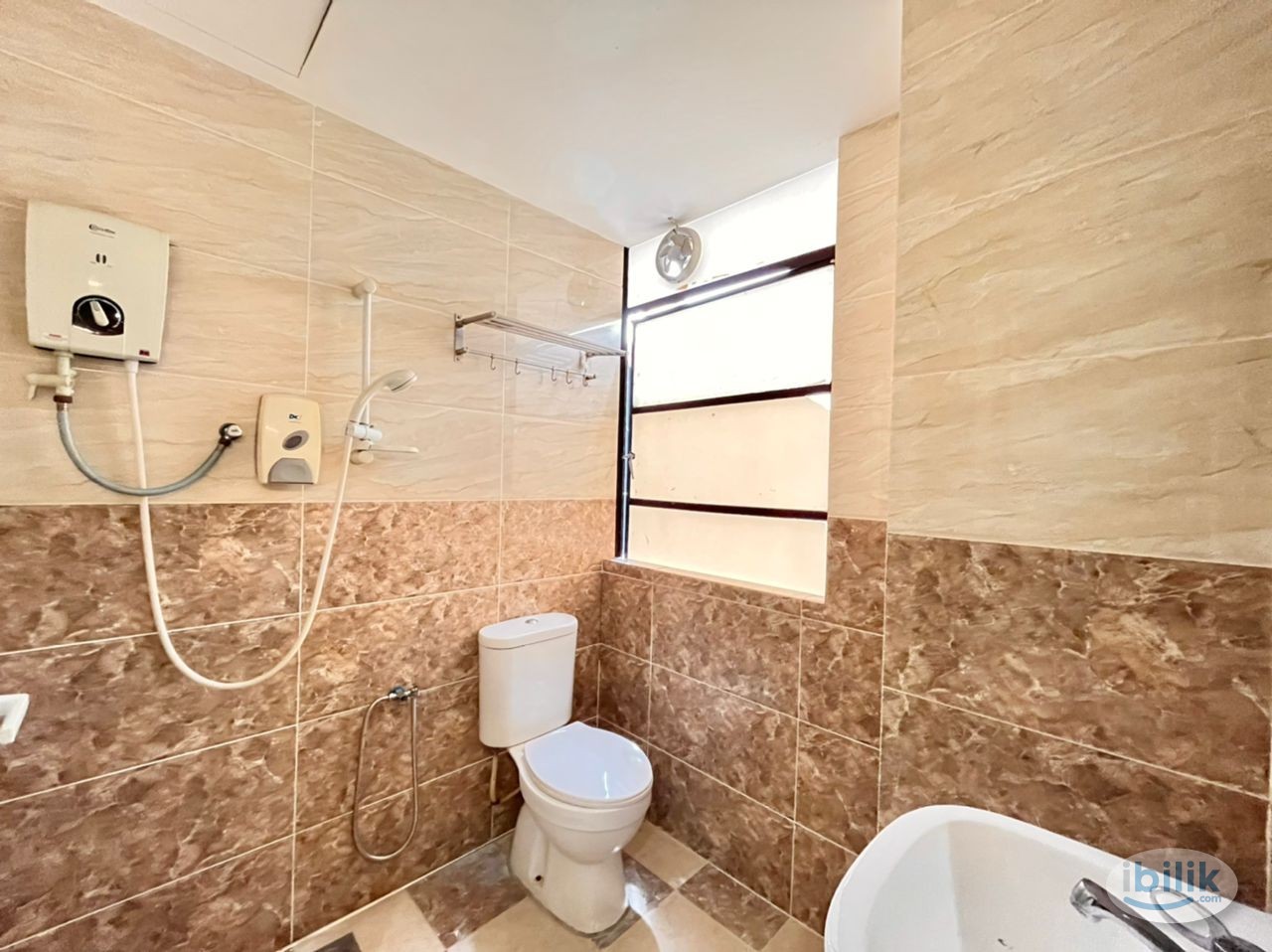 RARE ROOM RENTAL - NEWLY RENOVATED HOTEL STYLE FOR RENT Q INN (WALKING DISTANCE TO SUNWAY PYRAMID - PJ Seapark / Kelana  - Image 2