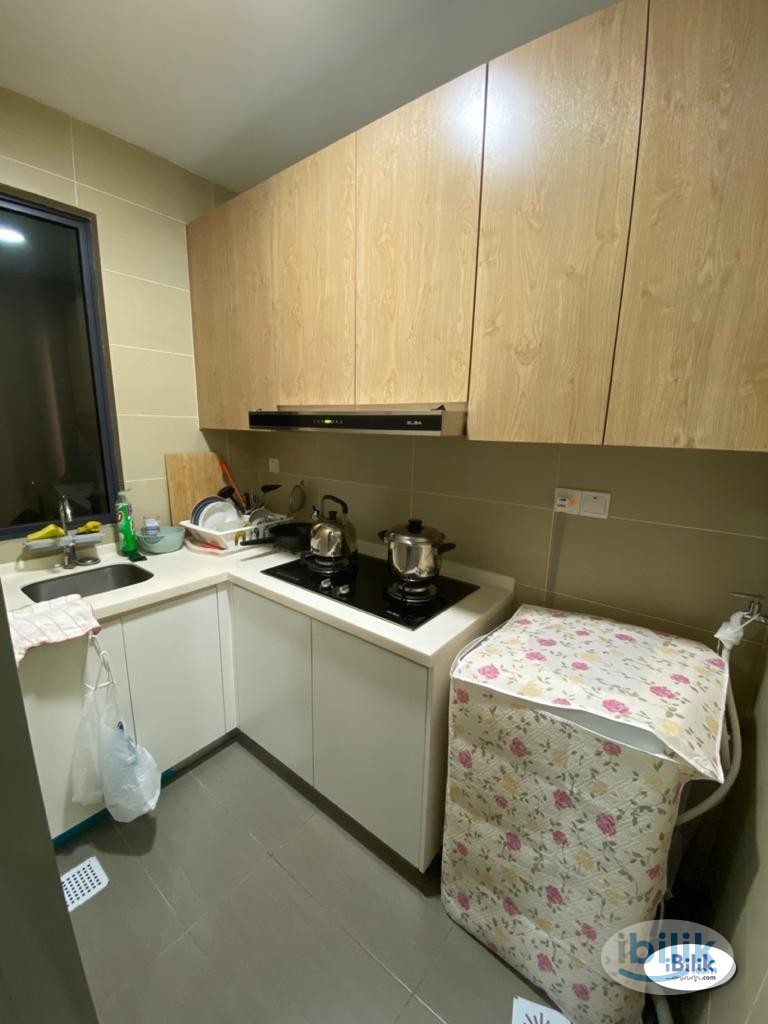 Master Room at LakePark Residence, Selayang - Image 1