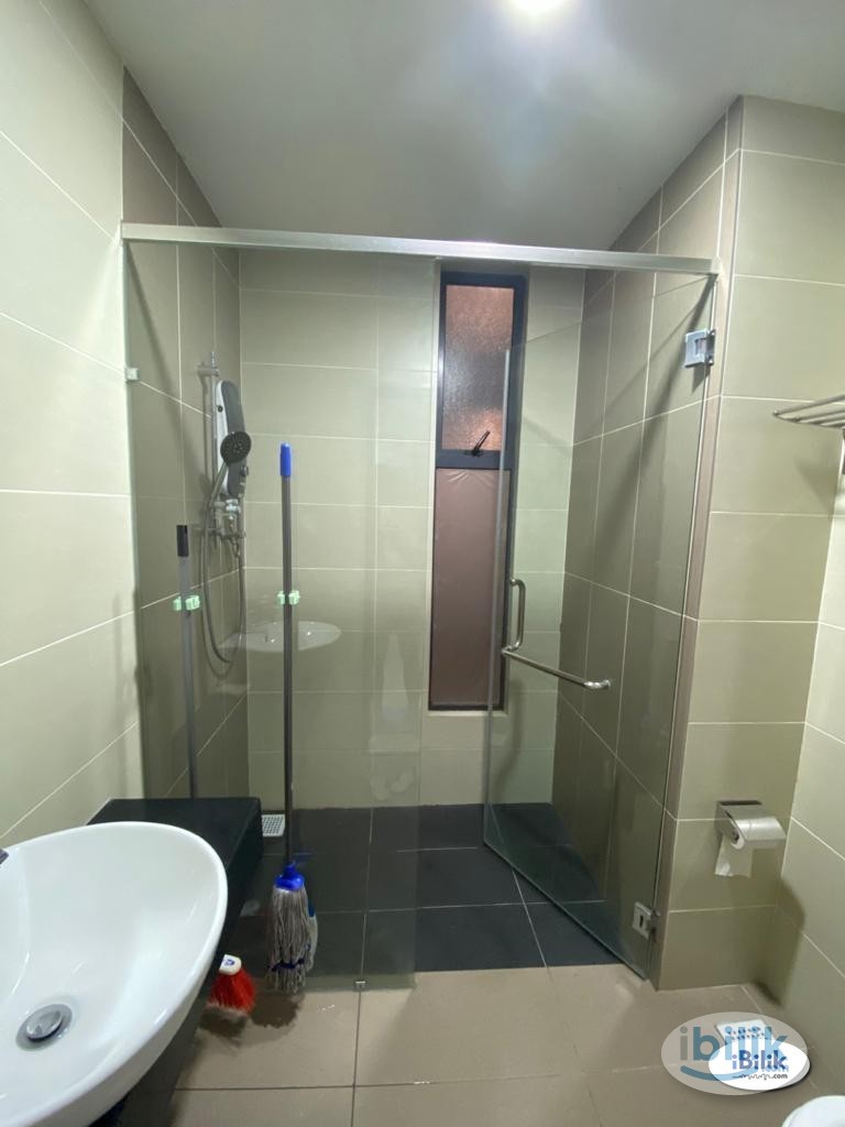 Master Room at LakePark Residence, Selayang - Image 2