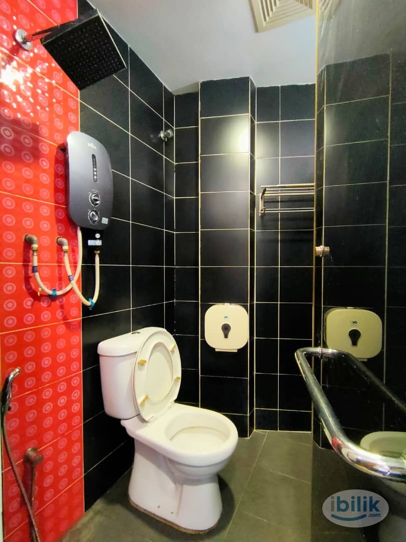 🎈Spacious Co-Living Room🎈attach Private Toilet for Rent at SS 4 near to LRT Kelana Jaya - Image 3