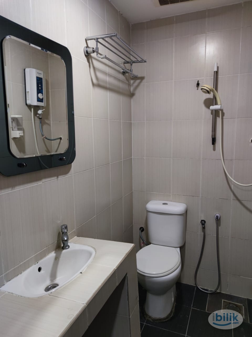Only drive to Sunway Medical Centre Velocity 🏥 Room with Private Toilet @ Taman Maluri - Image 1
