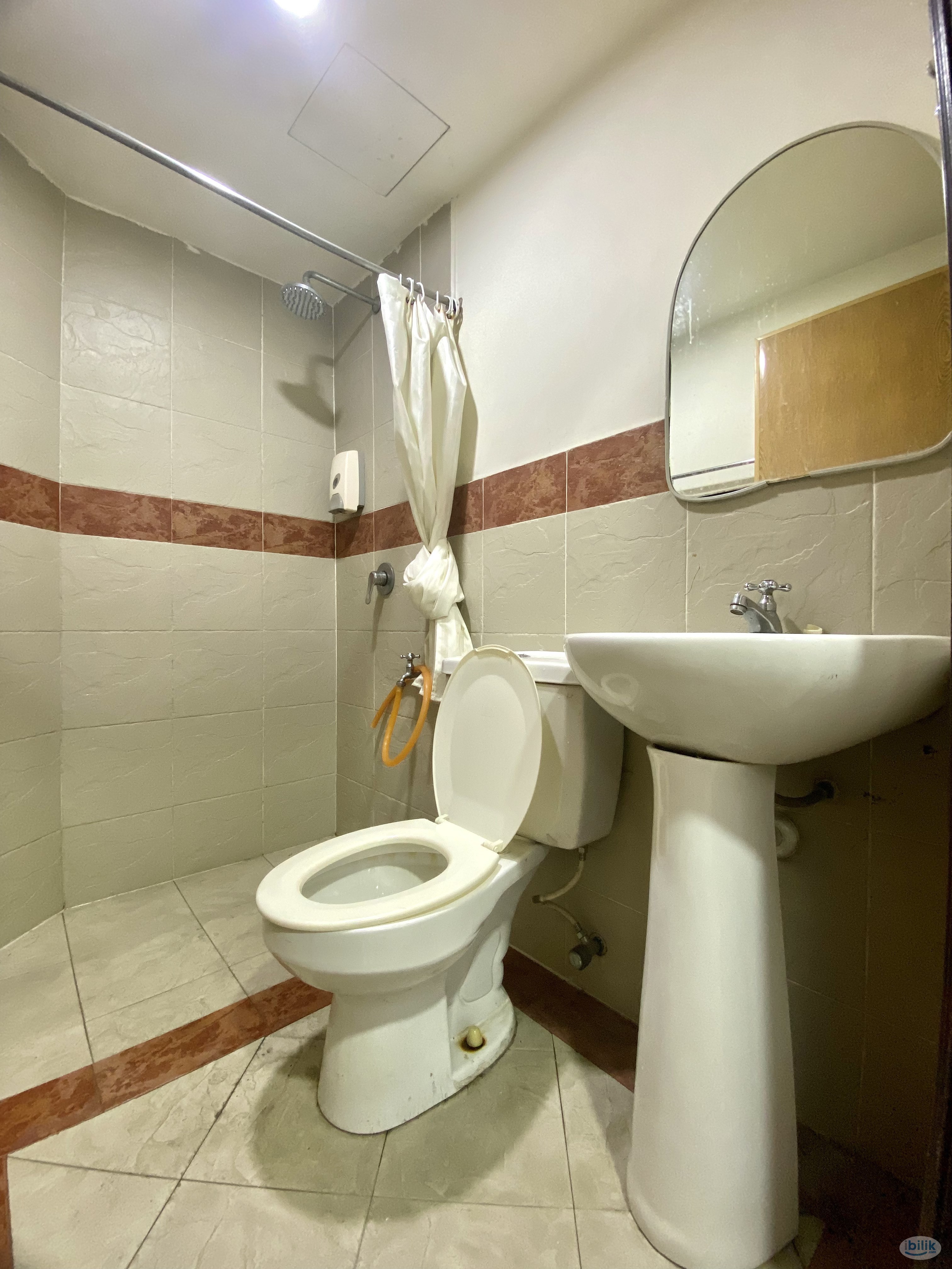 Room For Rent at Jalan Pudu Lama 🚶‍♂️ 6 min walk to LRT Plaza Rakyat - Image 1