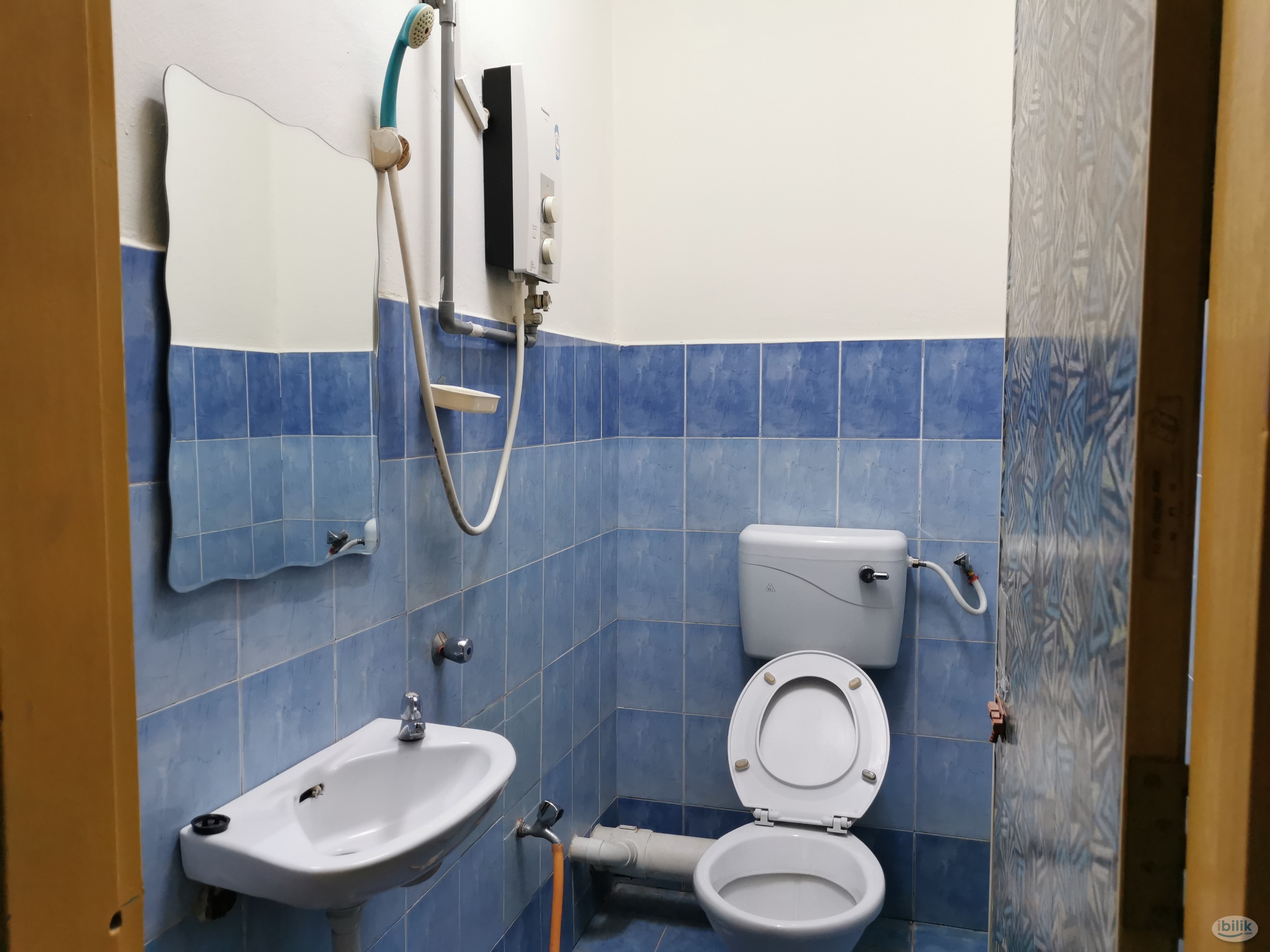 {FEMALE} Single Room at Mentari Court 1, Bandar Sunway - Image 5