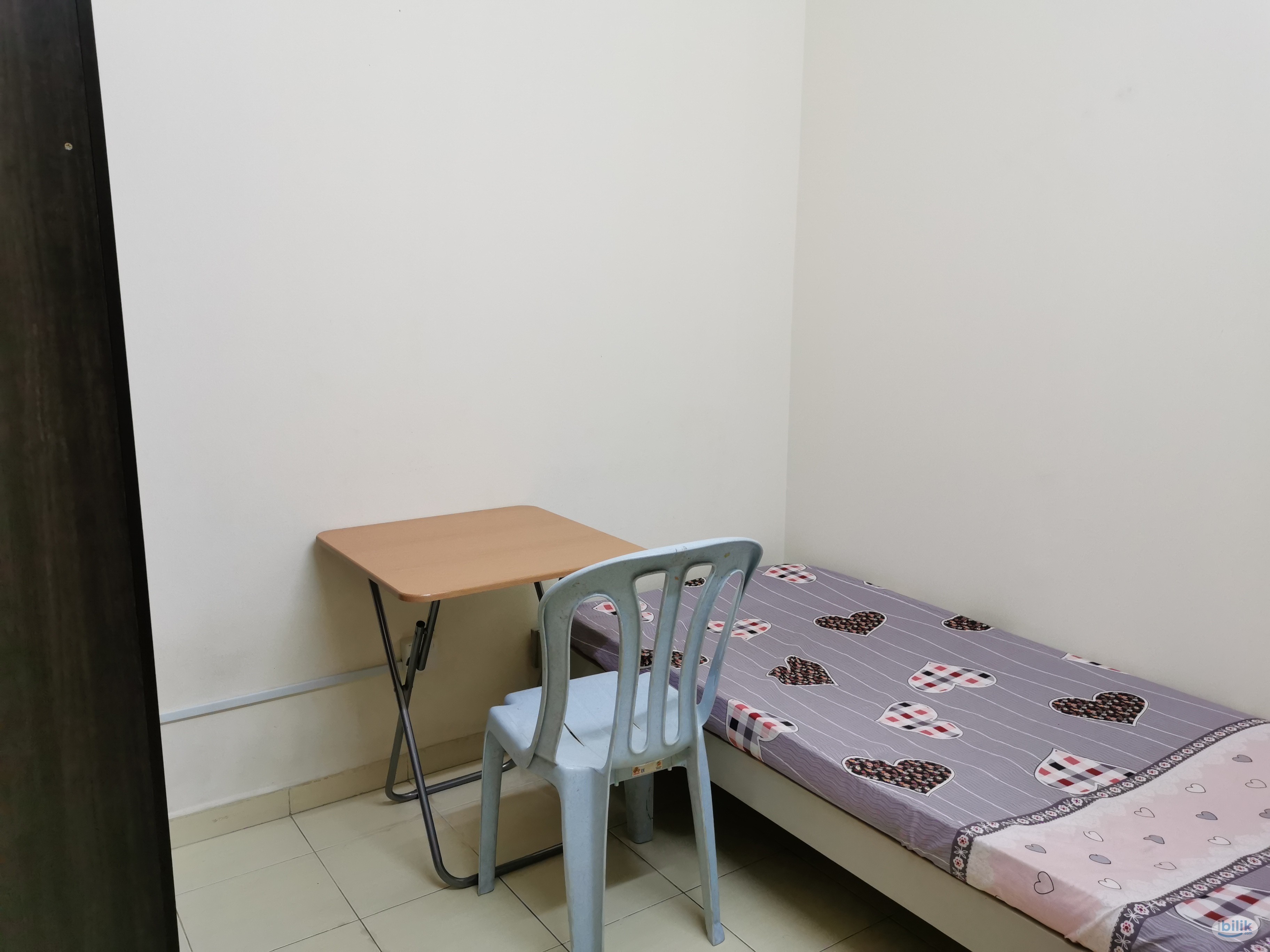 {FEMALE} Single Room at Mentari Court 1, Bandar Sunway - Image 1
