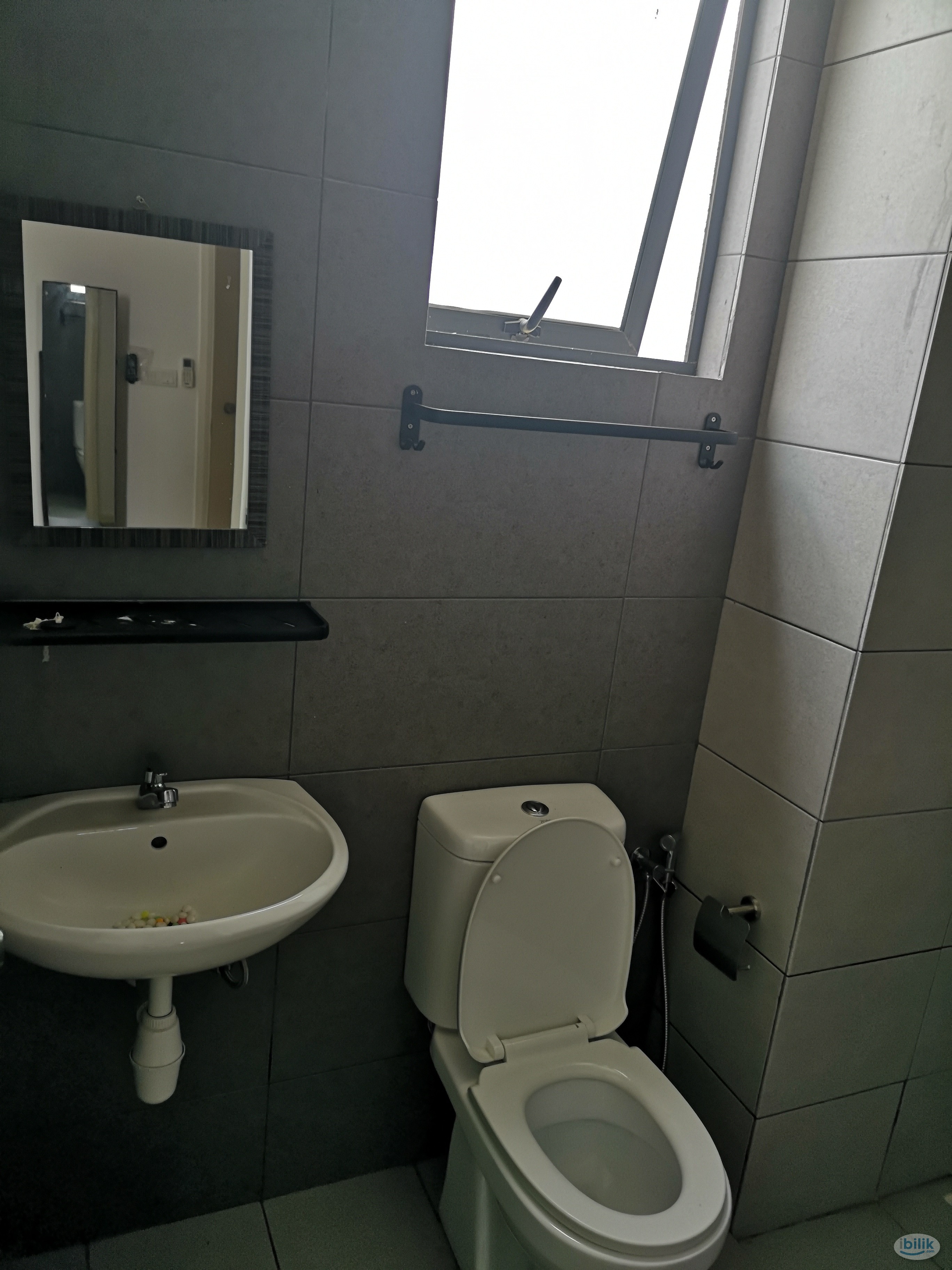{Female Unit} 1st April Onwards Covered Walk-way to LRT, Open view Middle Room at Casa Green, Bukit Jalil - Image 2