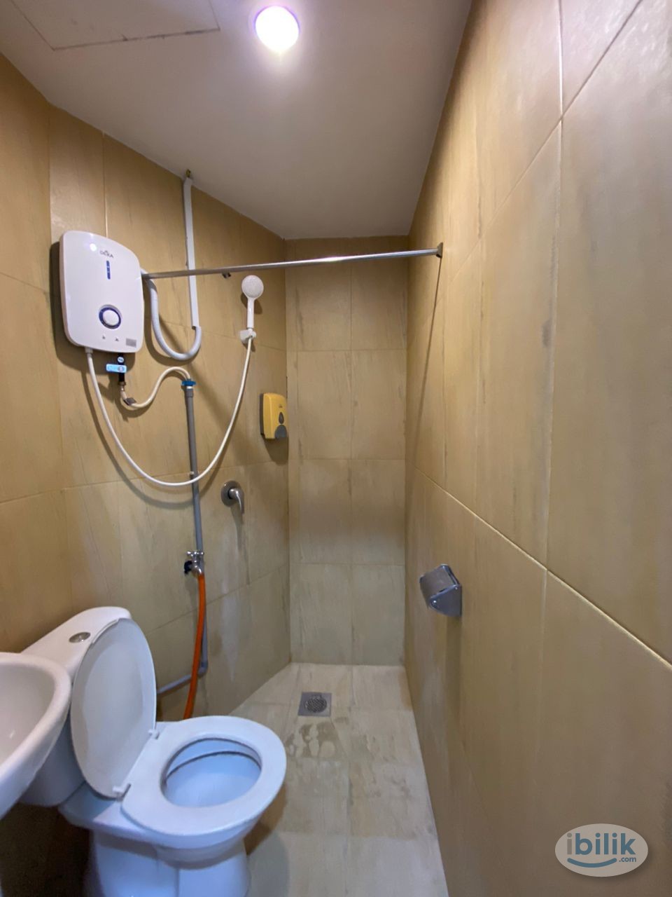 Master Room in Bandar Puchong Jaya! Room with 🚽 at IOI LRT Puchong - Image 3