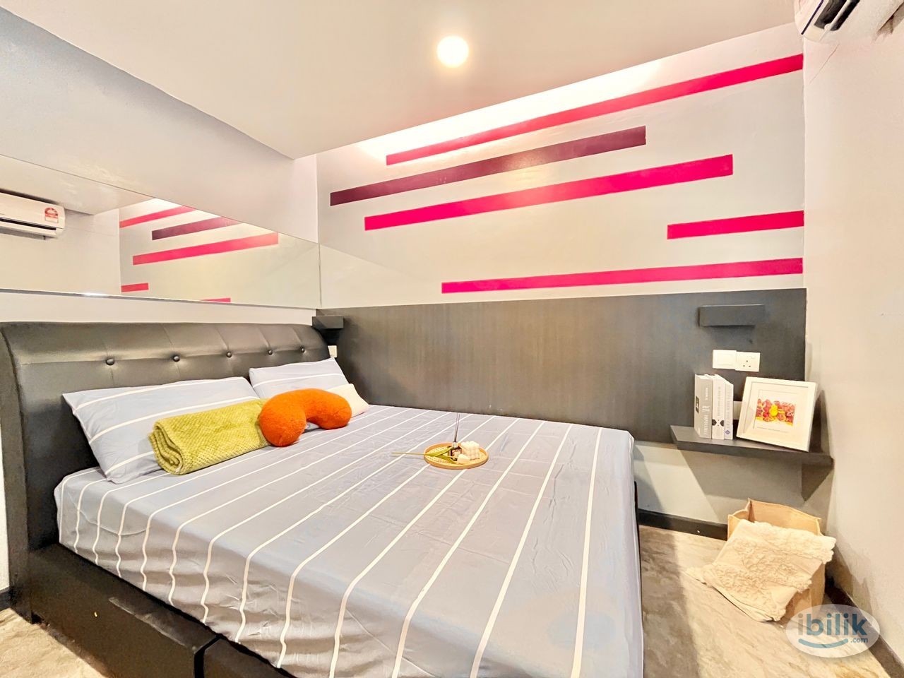 🔥 Queen Bed Room with Private Bathroom & Window 🔥 8 min to Petaling Street | 500 mbps Wifi Provided | Weekly Cleaning Se - Image 2