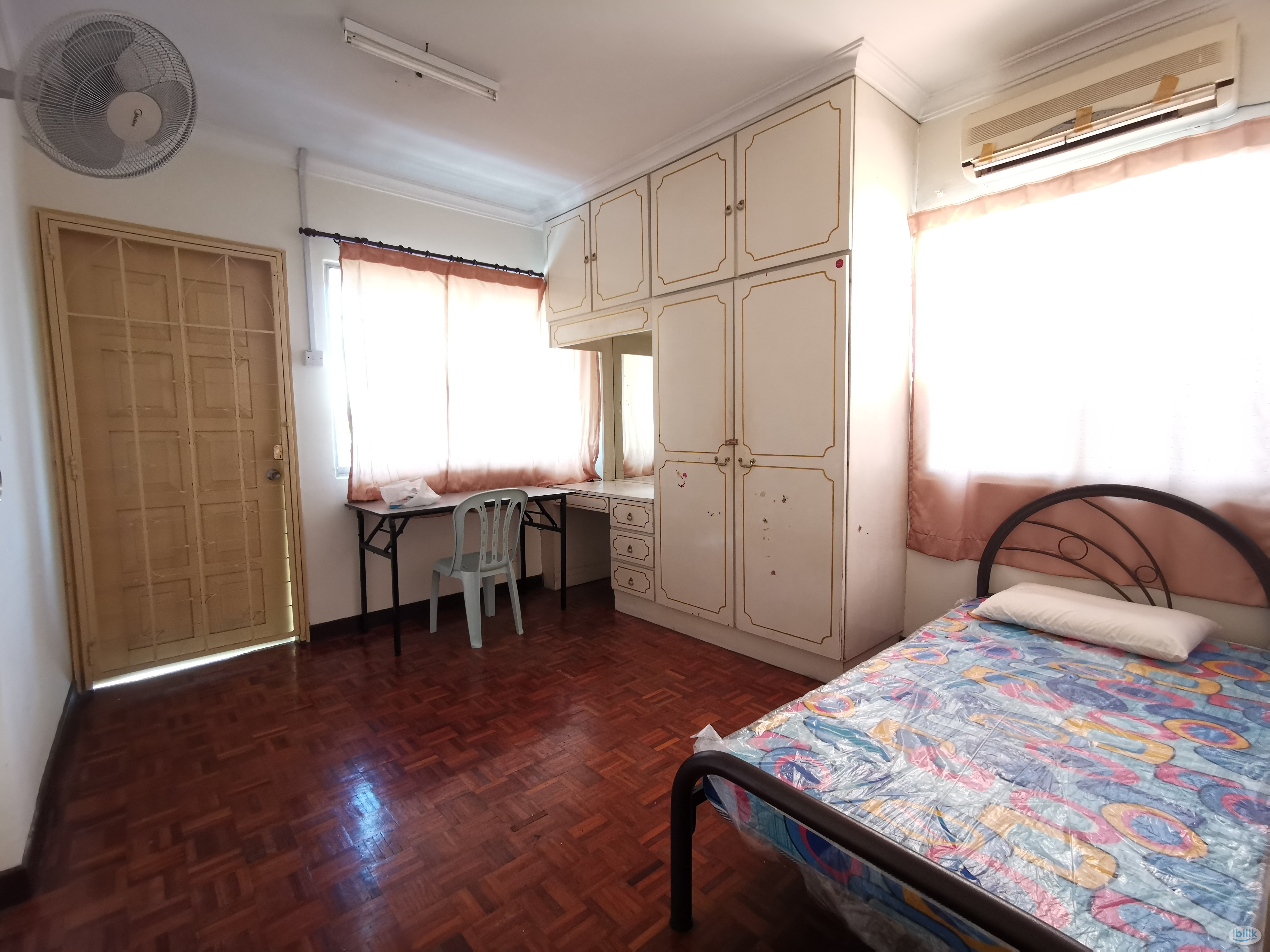 Walking Distance to Uptown Damansara 📍 Middle Room Rent in Damansara Utama, PJ - Image 1