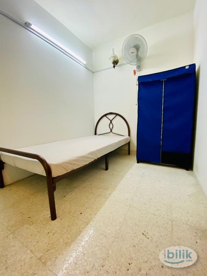 Just a walk to Starling Mall 📍 Single Room Rent in Damansara Utama, Petaling Jaya - Image 1