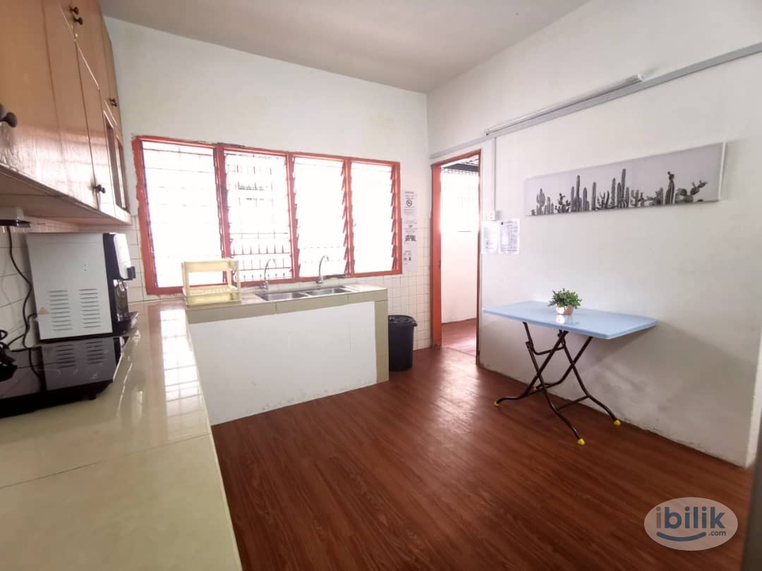 Low Deposit ❗ Middle Room Rent in Damansara Jaya Near to ATRIA Shopping Mall - Image 3