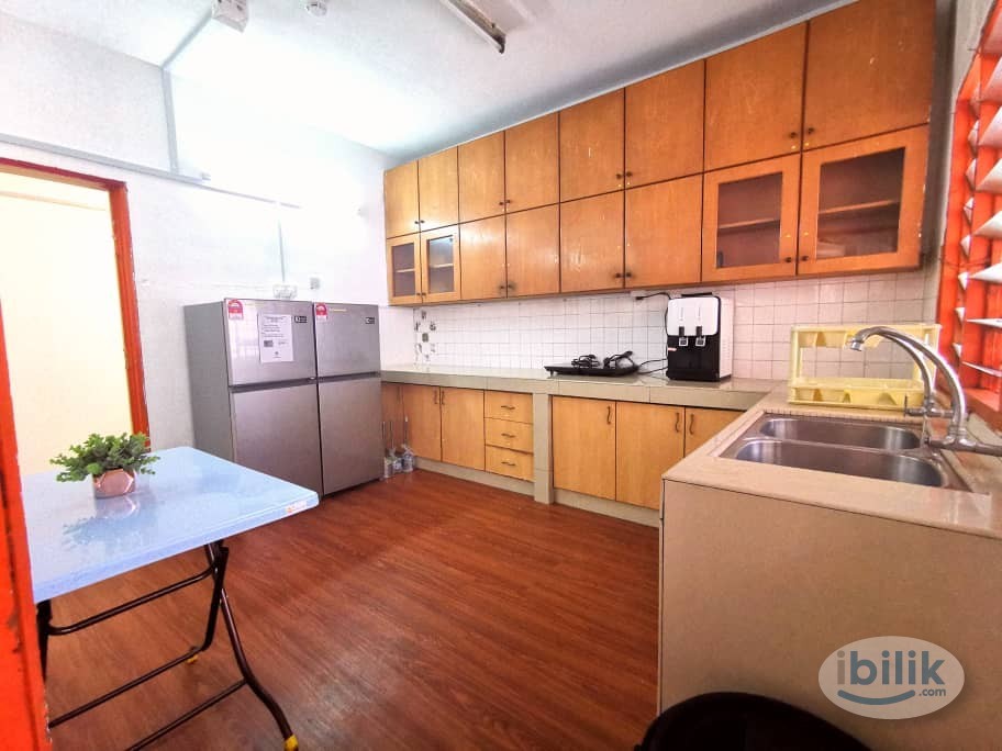 Low Deposit ❗ Middle Room Rent in Damansara Jaya Near to ATRIA Shopping Mall - Image 2