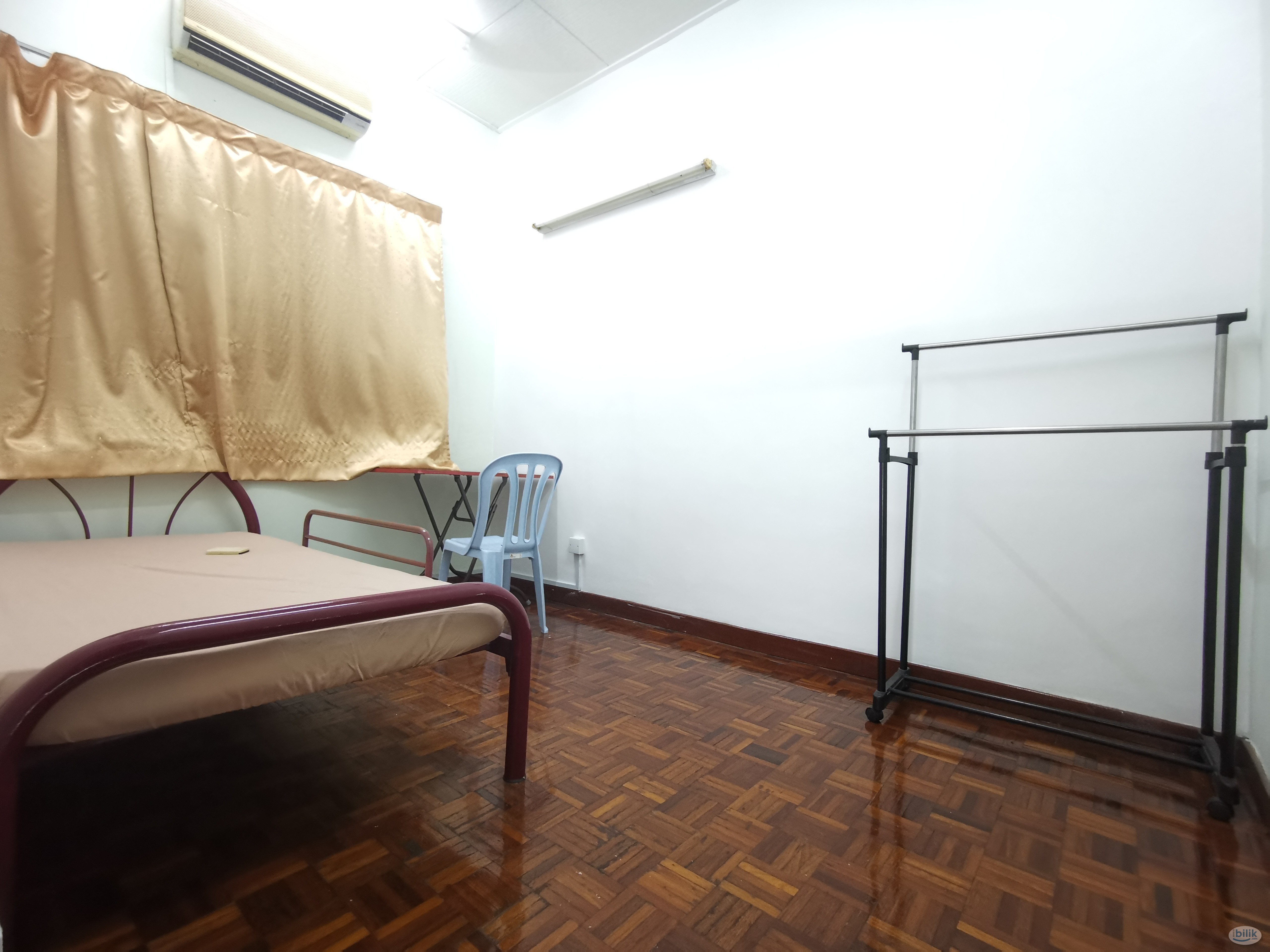 Easy Access to ATRIA Shopping Mall 🏬 Middle Room Rent in Damansara Jaya, Petaling Jaya - Image 2