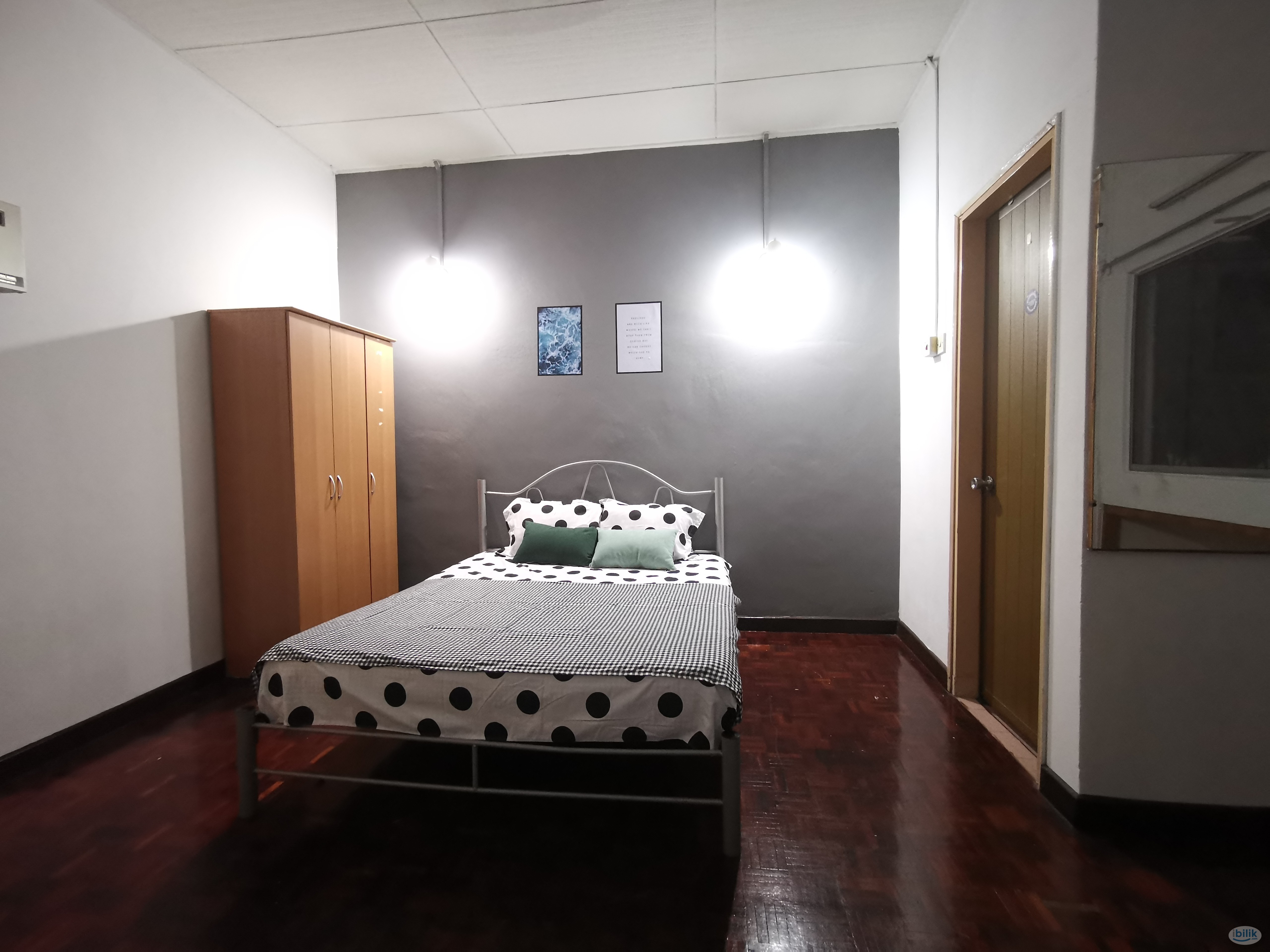 Low Deposit ❗ Master Room Rent in Damansara Jaya Near KDU College & ATRIA Shopping Mall - Image 1