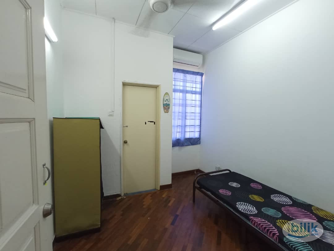 Middle Room Rent in Bandar Puteri, Puchong near LRT Station - Image 2