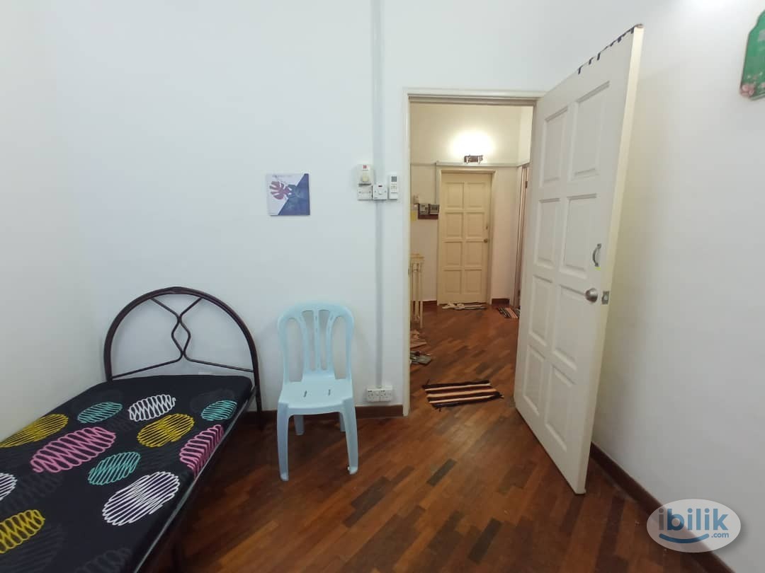 Middle Room Rent in Bandar Puteri, Puchong near LRT Station - Image 1