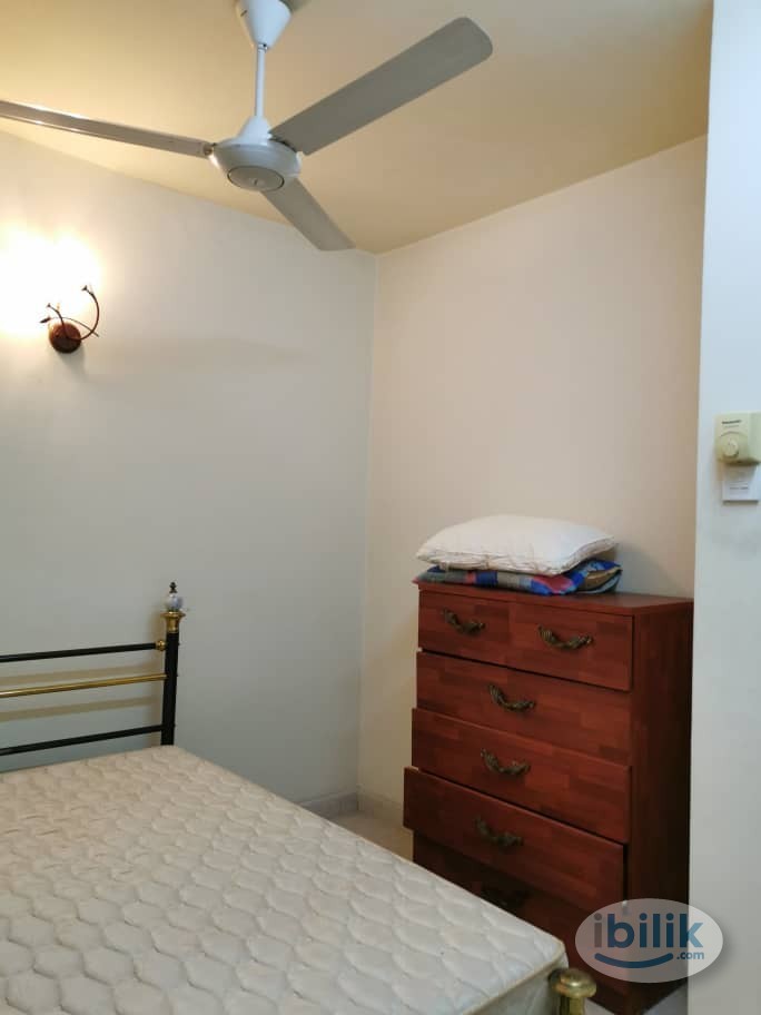 Middle Room at D'Aman Ria, Ara Damansara - Image 4