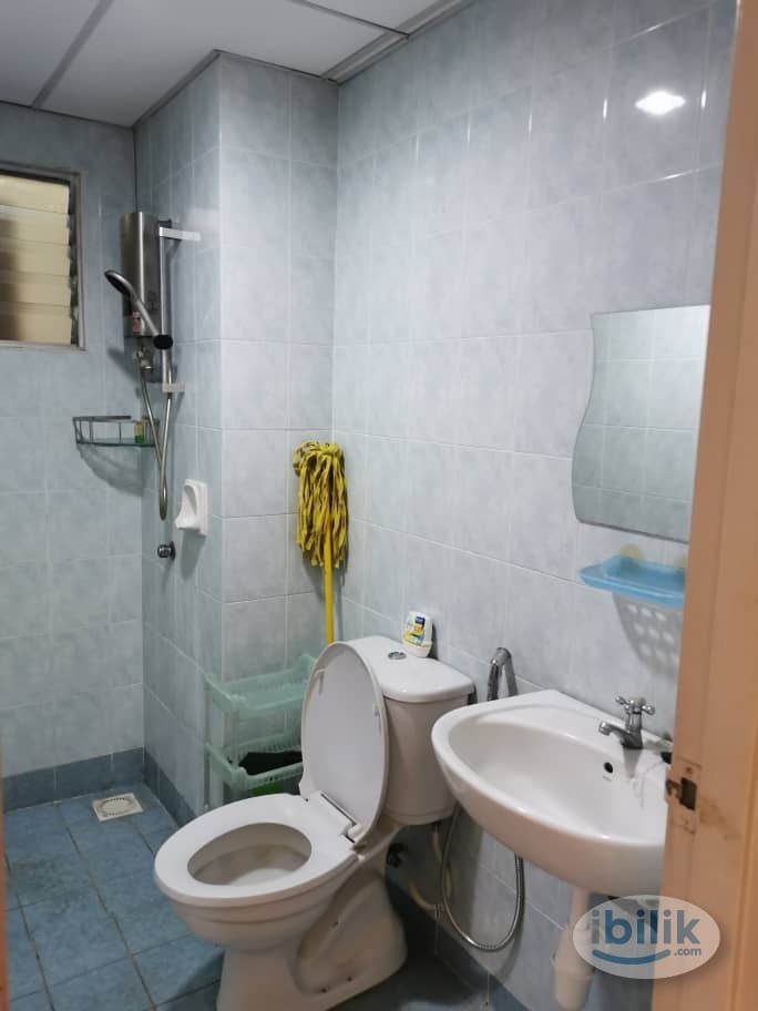 Middle Room at D'Aman Ria, Ara Damansara - Image 5