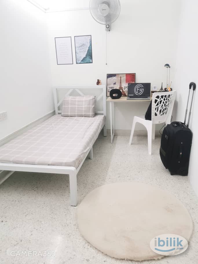 Middle Room at Bandar Bukit Puchong, Nearby Bandar Puteri Puchong,  6min Driving to Lotus Extra - Image 1