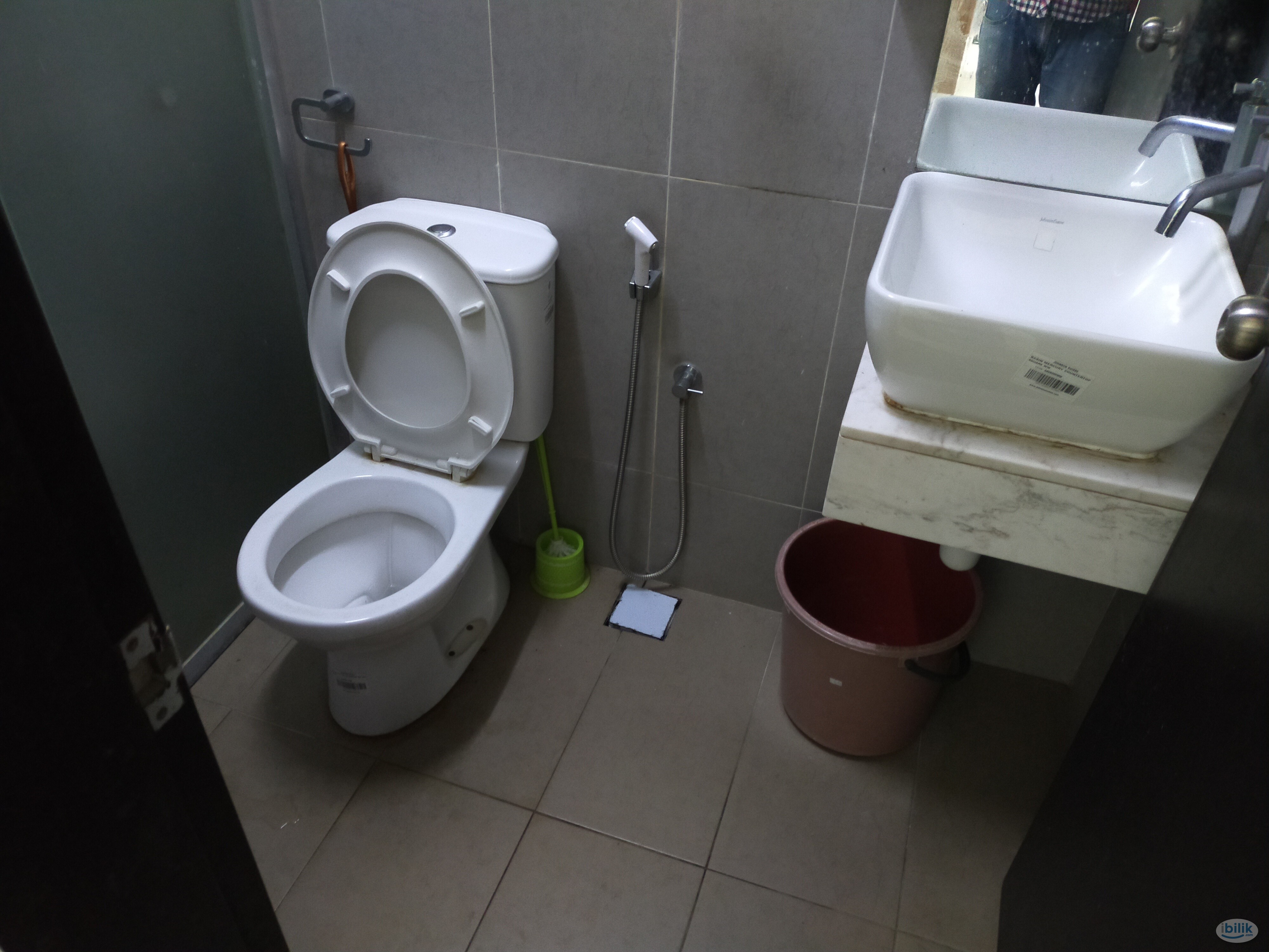 Middle Room at Bandar Puchong Jaya, Nearby Aeon Supermarket, 130m Walking to IOI Puchong Jaya LRT. - Image 3
