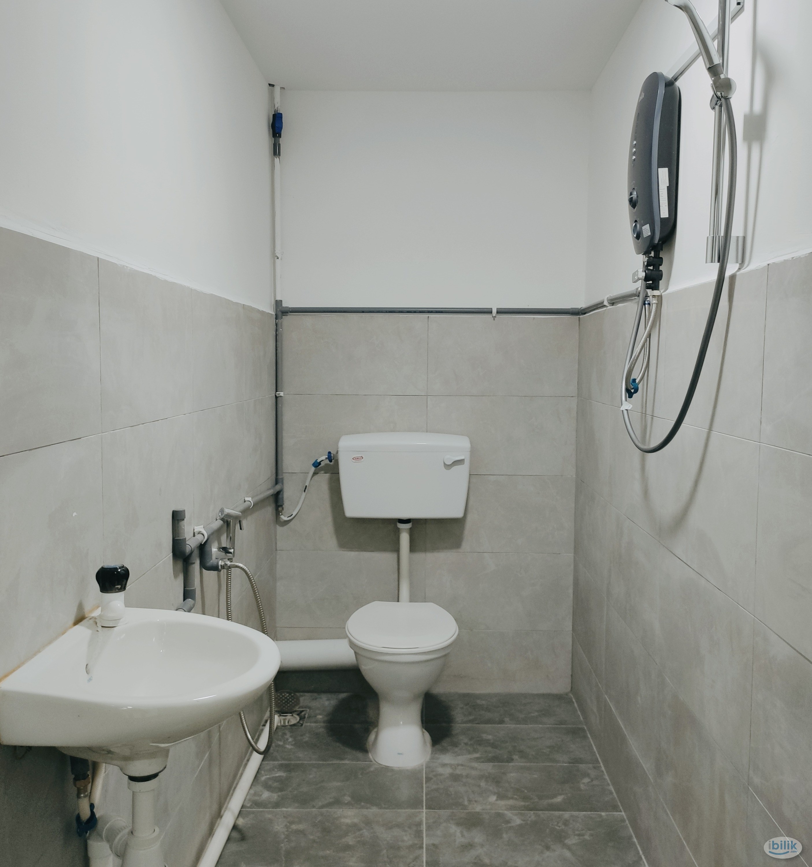 Room with Air-Condition in Jalan Kenari, Bandar Puchong Jaya 3mins 🚶‍♂️ to LRT Station - Image 3