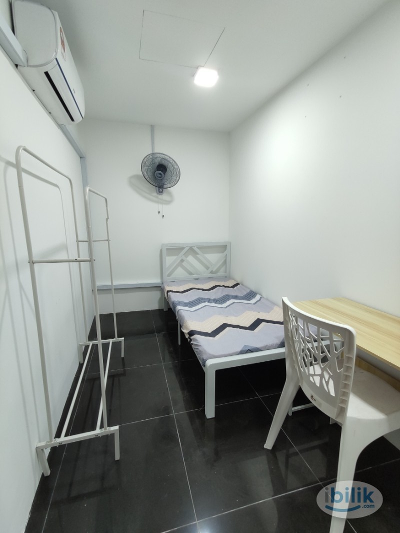 Room with Air-Condition in Jalan Kenari, Bandar Puchong Jaya 3mins 🚶‍♂️ to LRT Station - Image 1