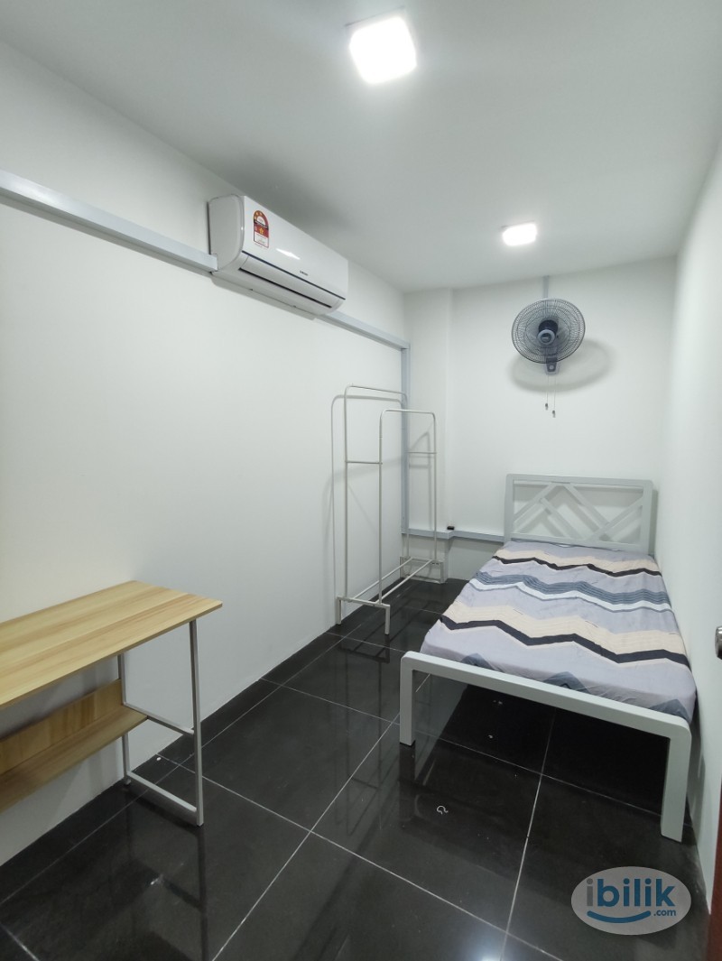 Room with Air-Condition in Jalan Kenari, Bandar Puchong Jaya 3mins 🚶‍♂️ to LRT Station - Image 2
