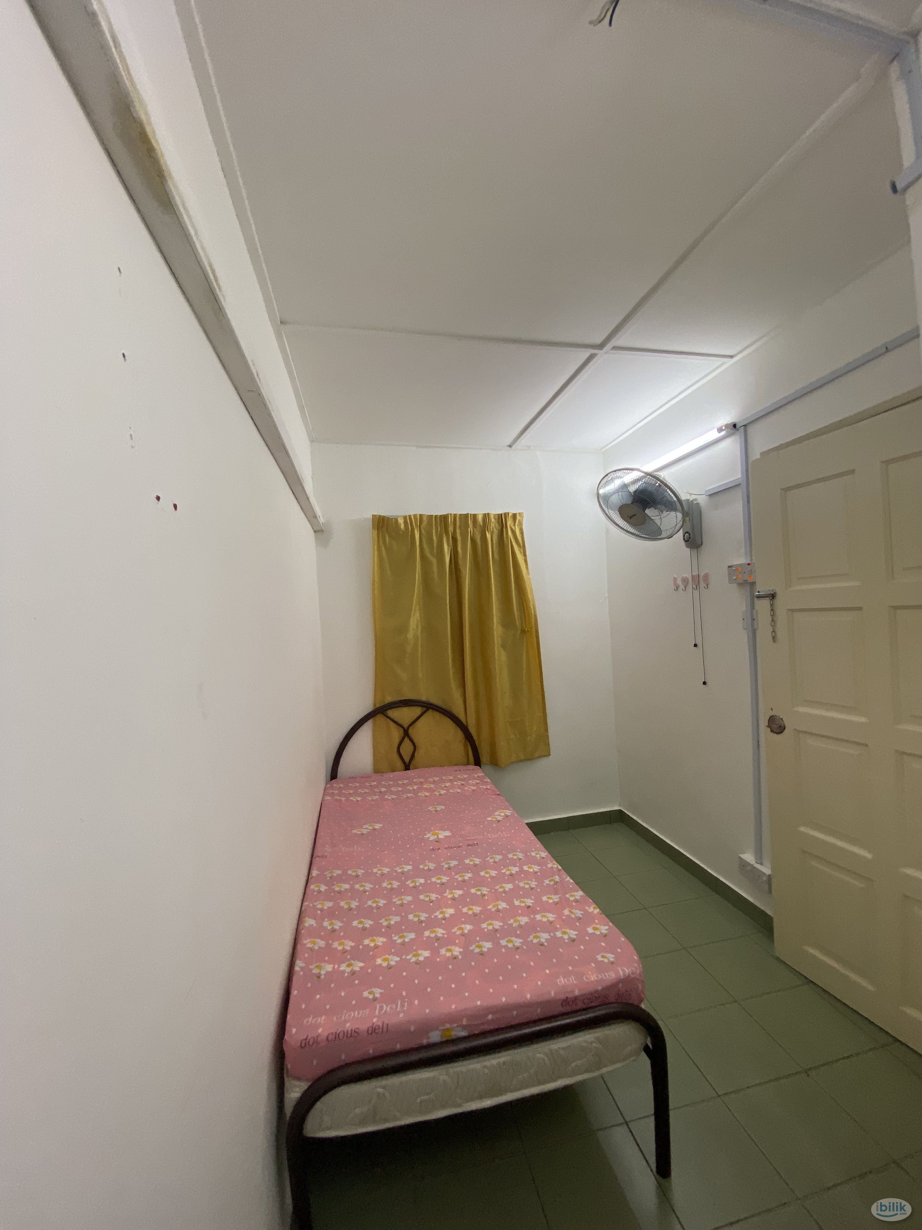 11mins 🚶‍♂️ to Taipan LRT Station. Single Room Rent in USJ 9, Subang Jaya nearby restaurants - Image 1