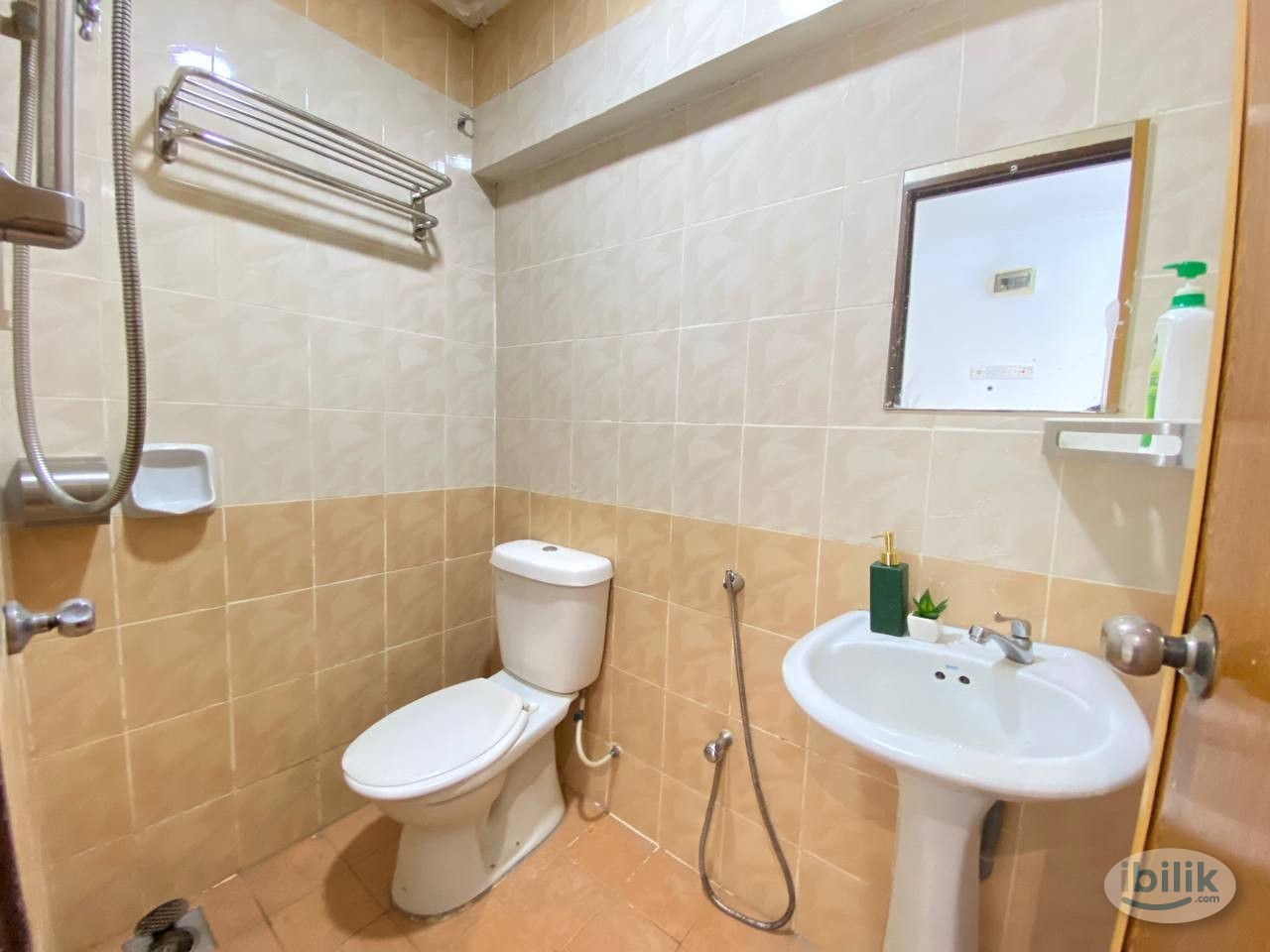 Few mins 🚶‍♀️ Times Square & MRT Bukit Bintang 🚂 Room Rent at Pudu - Image 3