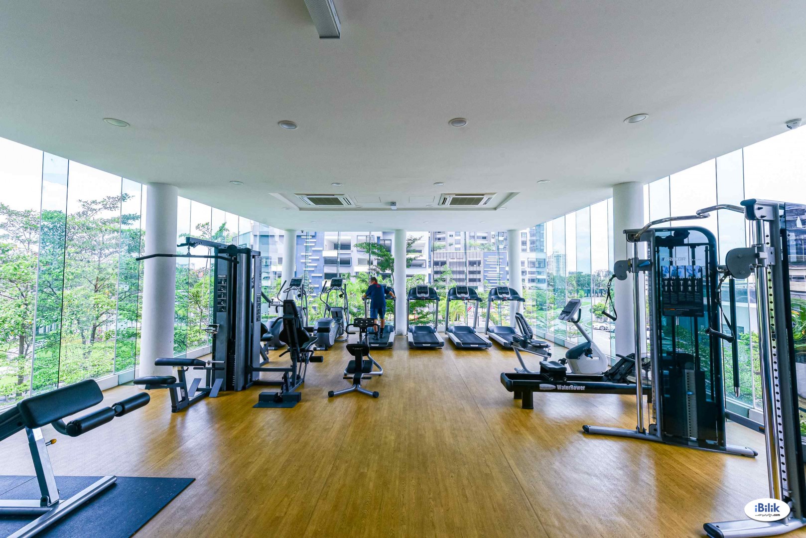 Middle Room at Kuala Lumpur, Malaysia - Image 4