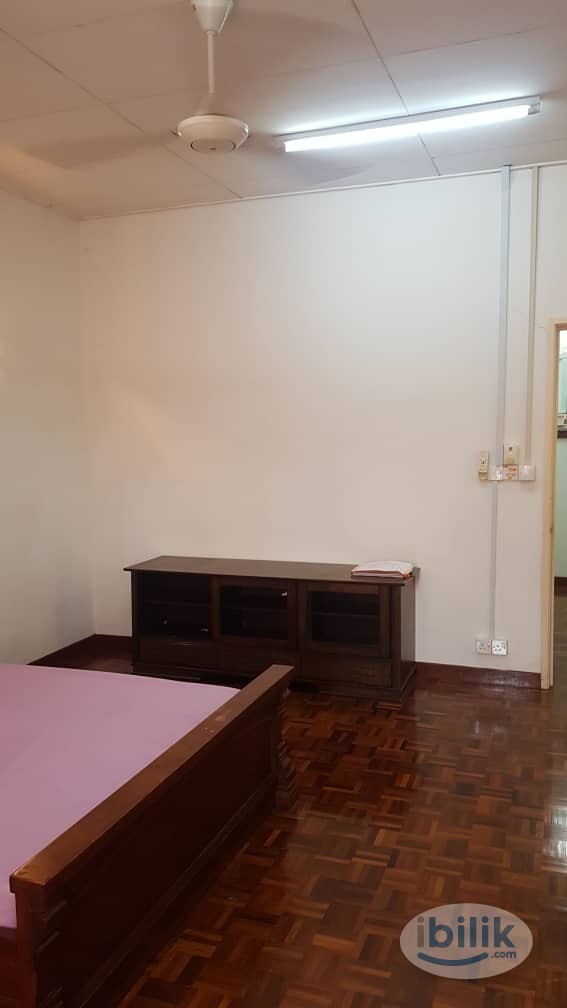 [MASTER ROOM WITH PRIVATE BATHROOM] Spacious Master Room at Kota Damansara, Petaling Jaya - Image 2
