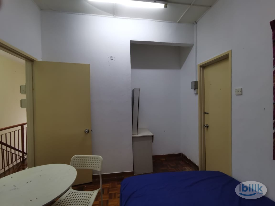 [500m Walk to MRT Kota Damansara !!] Queen Size Bed Room with Attached Sharing Bathroom at Tropicana Indah - Image 2