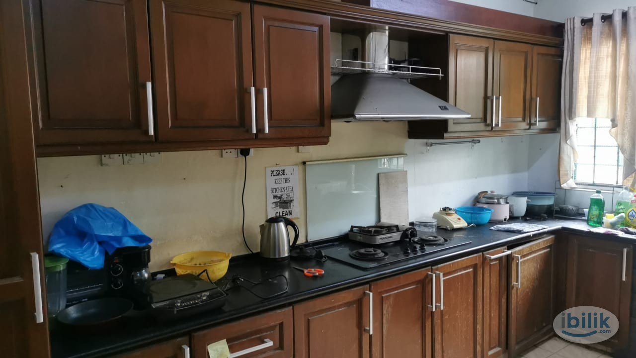 [500m Walk to MRT Kota Damansara !!] Queen Size Bed Room with Attached Sharing Bathroom at Tropicana Indah - Image 3