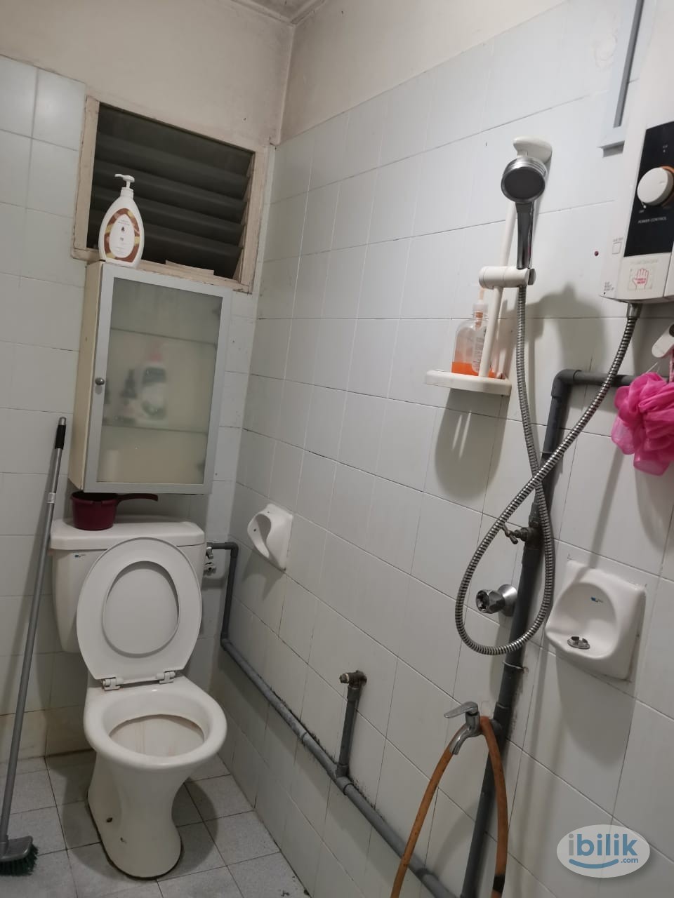 [500m Walk to MRT Kota Damansara !!] Queen Size Bed Room with Attached Sharing Bathroom at Tropicana Indah - Image 4