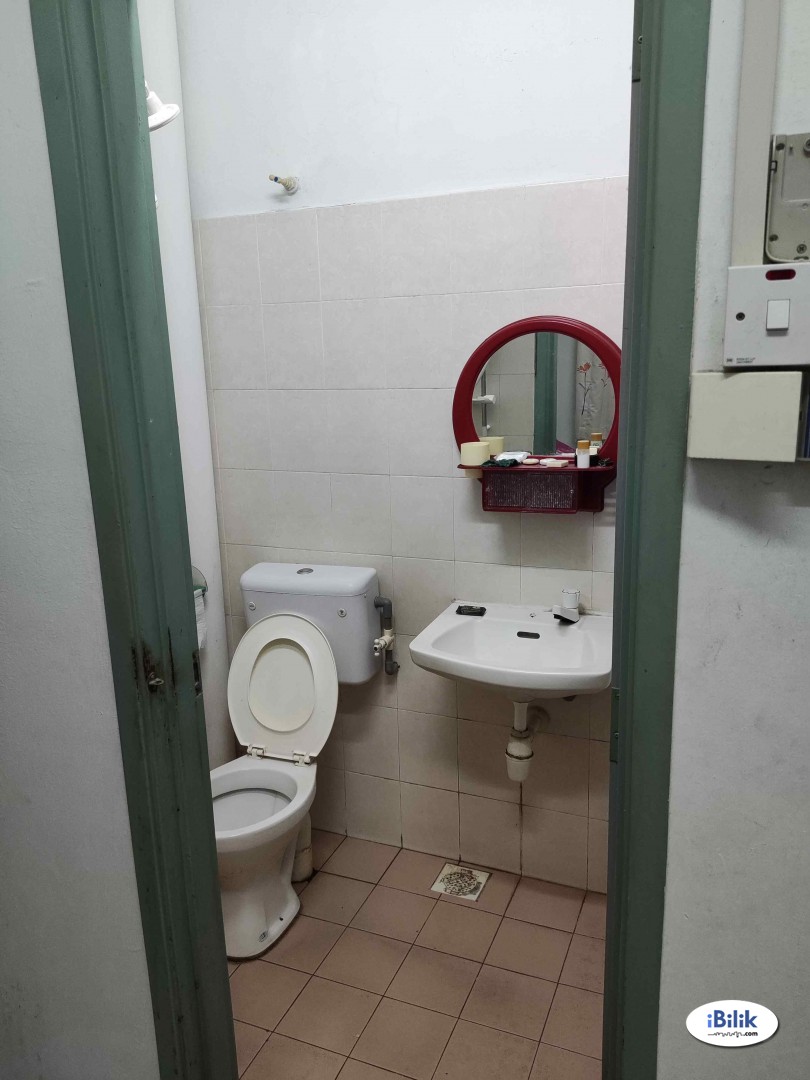Master Room at Taman Saujana Indah, Bukit Katil - Image 2