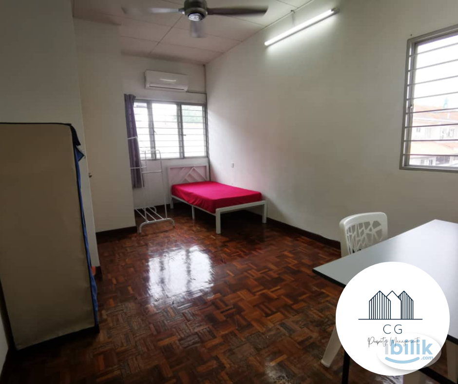 Solid Middle Room with Attached Sharing Bathroom at Kota Damansara, Petaling Jaya - Image 1