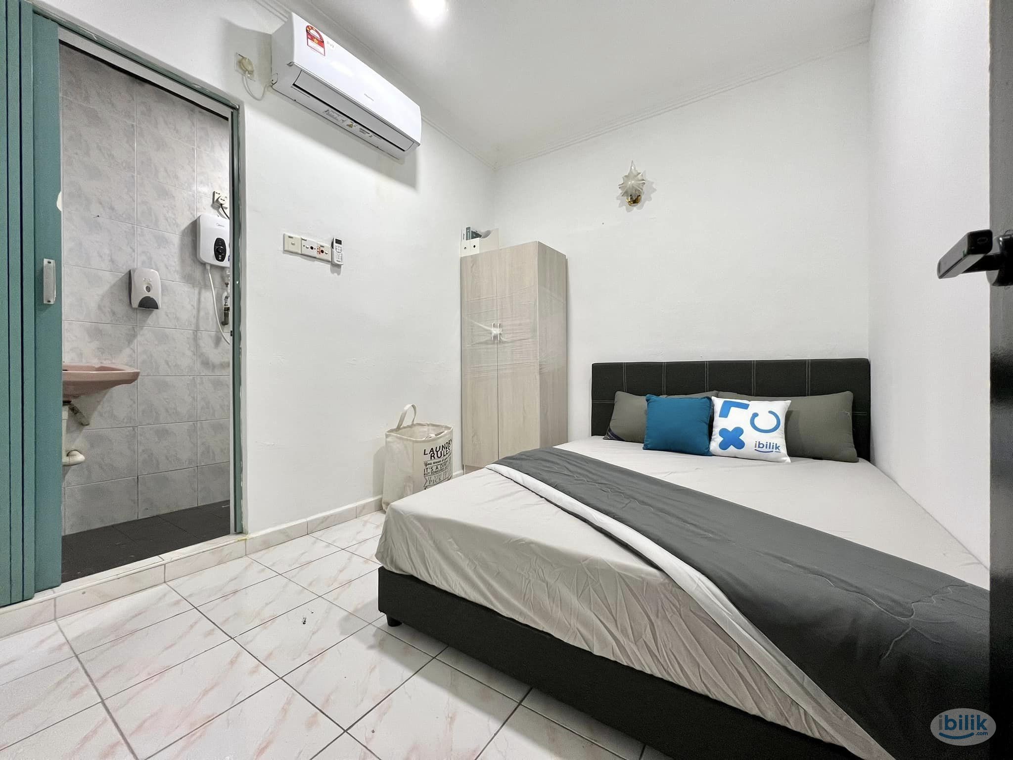 🌈🚩Comfy Master Room at Taman Johor Jaya, Johor Bahru [ 10 Mins to IKEA , AEON , Mount Austin ] ⭐⭐ - Image 2