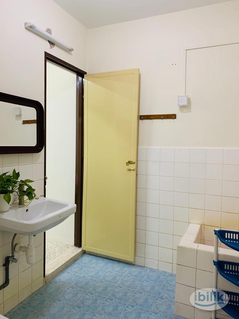 Room with Air-Cond in Taman Connaught, Cheras Near Cheras Sentral Mall - Image 3