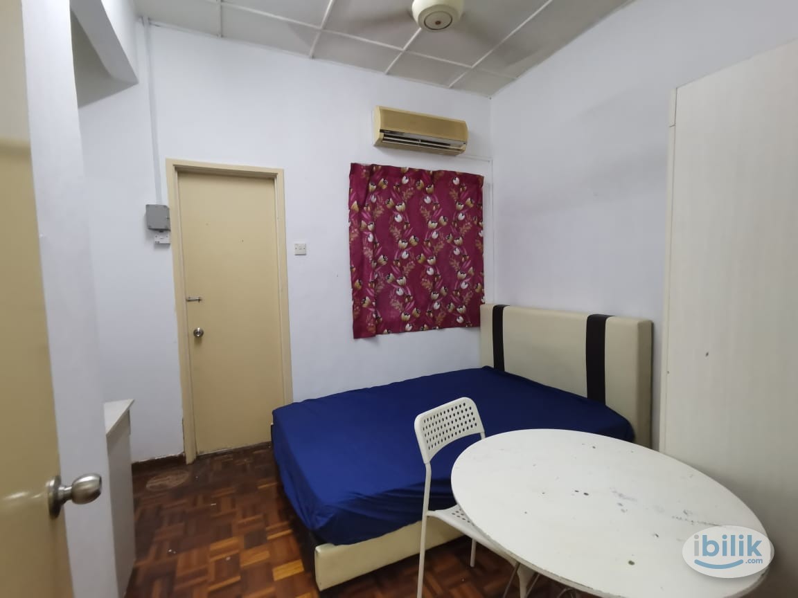 [Attached Sharing Bathroom] Middle Room with Queen Size Bed at Kota Damansara, Petaling Jaya - Image 2