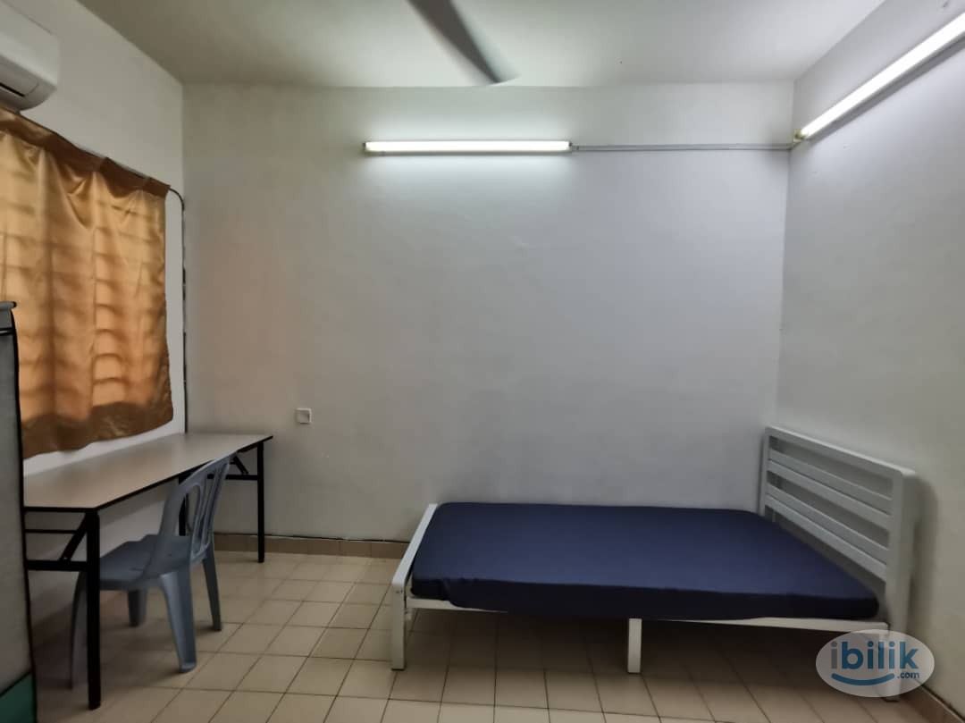 Comfortable Middle Room at Kota Damansara, Petaling Jaya - Image 2