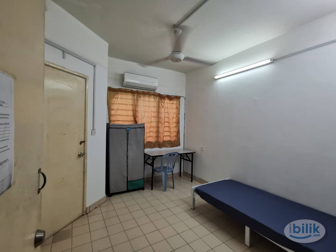 Comfortable Middle Room at Kota Damansara, Petaling Jaya - Image 3